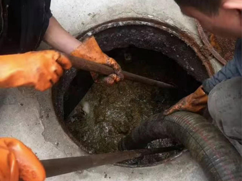 惠民清理化粪池时如何避免沼气的危害?